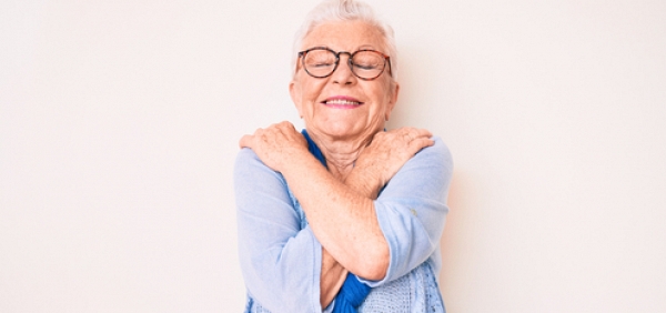 Easy Stretches that Alleviate Pain for Seniors in Independent Living Jacksonville